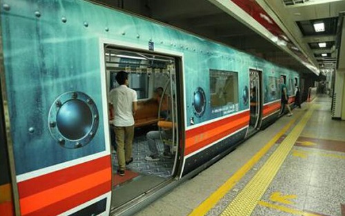 地鐵廣告推廣手機APP，確實可行！