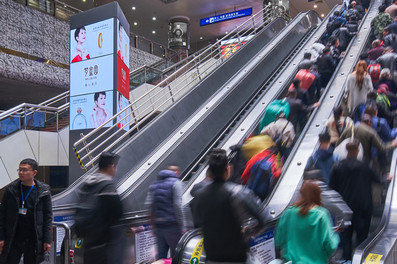 鄭州火車站LED屏廣告