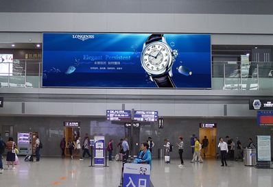 T2航站樓二層出發大廳燈箱廣告