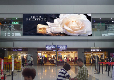 T2航站樓二層出發大廳燈箱廣告