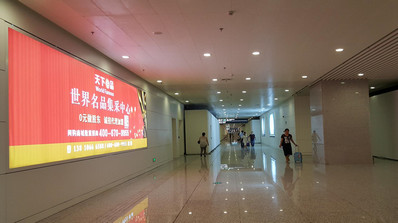 負一層通道墻面燈箱廣告