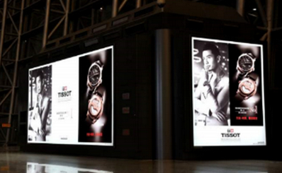 T2國內出發指廊遠機位羅盤燈箱套裝廣告