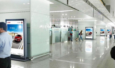 T2出發區域滾動燈箱套裝廣告