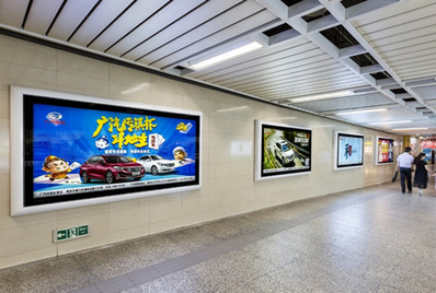 1、2、10號線小12封燈箱廣告 1、2、10號線小12封燈箱廣告