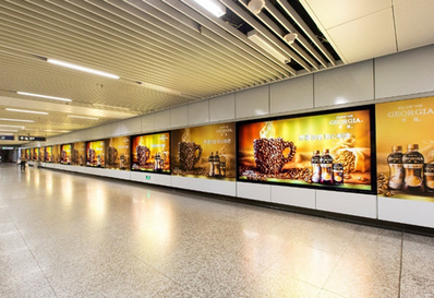 1、2、10號線品牌長廊告 1、2、10號線品牌長廊告