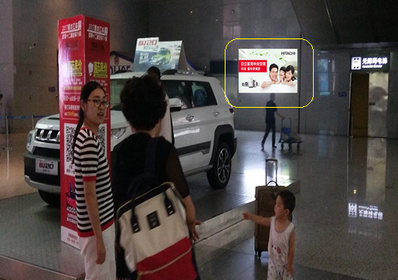 哈爾濱西站出站大廳嵌入式燈箱廣告