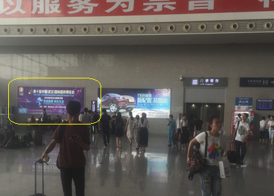 西進站大廳安檢口嵌入式燈箱廣告 西進站大廳安檢口嵌入式燈箱廣告