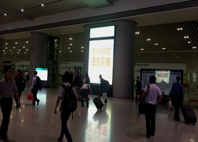 東廣場地下通道圖騰燈箱廣告 東廣場地下通道圖騰燈箱廣告