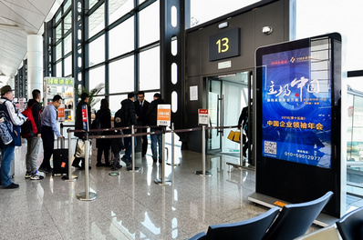 沈陽機場出發區刷屏機廣告