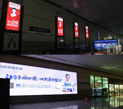 出發(fā)到達(dá)站臺(tái)墻面燈箱