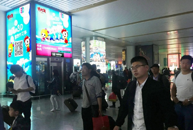 出站層直梯無邊框LED超薄燈箱廣告 出站層直梯無邊框LED超薄燈箱廣告