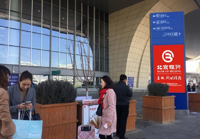 進(jìn)站層戶外落客平臺燈箱廣告 進(jìn)站層戶外落客平臺燈箱廣告