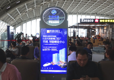 登機口座位間燈箱廣告 登機口座位間燈箱廣告