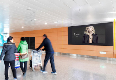 國內到達中央通廊電視墻廣告