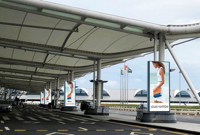 主樓三樓出發入口圖騰燈箱廣告