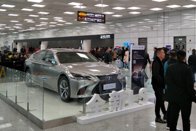 二層國內國際到達迎客廳出口展位廣告 二層國內國際到達迎客廳出口展位廣告