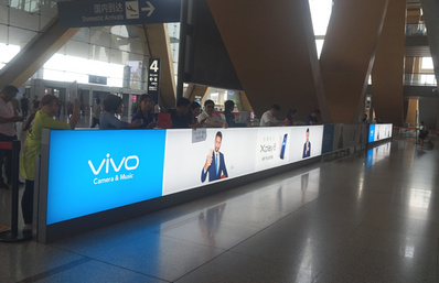 B1層國內國際到達迎客廳套裝廣告