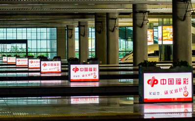 站臺層環保燈箱