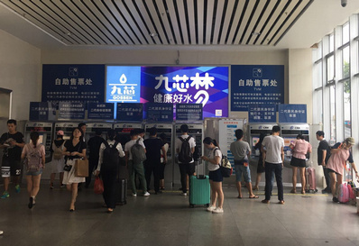 中山北站A進出站口旁近售票廳燈箱廣告 中山北站A進出站口旁近售票廳燈箱廣告