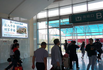 中山北站B進出站口旁燈箱廣告 中山北站B進出站口旁燈箱廣告