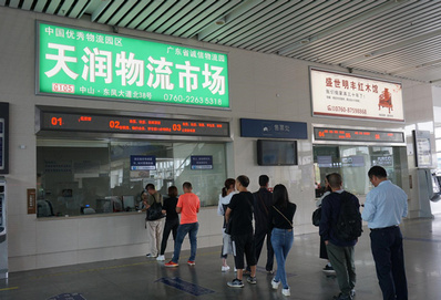 中山北站A進出站口旁近售票廳燈箱廣告 中山北站A進出站口旁近售票廳燈箱廣告