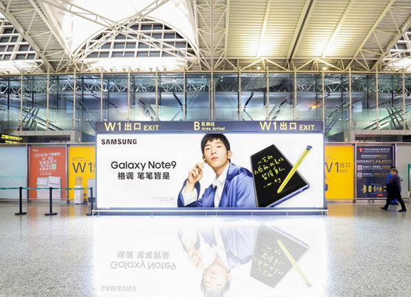 機場落地立式燈箱廣告
