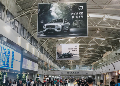 T2航站樓出發大廳上方雙面吊旗廣告 T2航站樓出發大廳上方雙面吊旗廣告