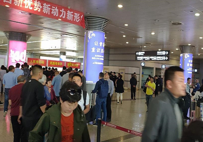 T2航站樓到達區域接機口包柱燈箱