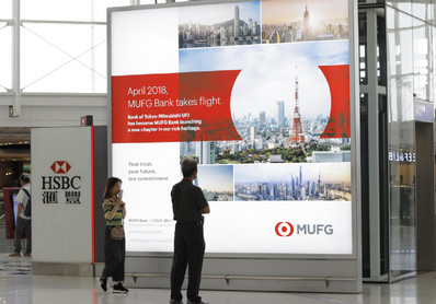 香港機場出發區離境安檢后燈箱廣告 香港機場出發區離境安檢后燈箱廣告