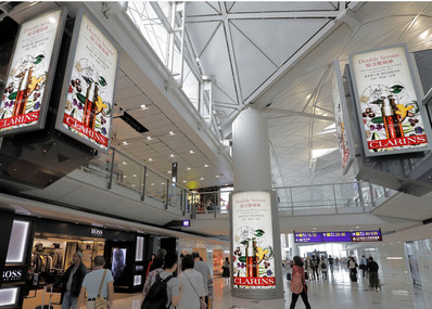 香港機場出發區免稅區燈箱組合廣告 香港機場出發區免稅區燈箱組合廣告