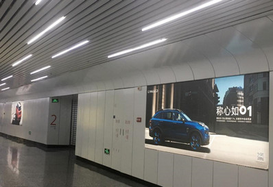 廣州火車東站廣深出站通道墻體燈箱廣告