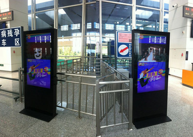 韶關站檢票口LCD刷屏機廣告