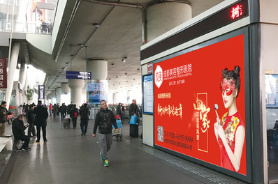 成都機場T2到達出口燈箱廣告 成都機場T2到達出口燈箱廣告