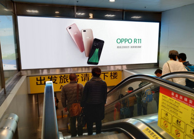 成都機場T1航站樓國內到達連廊燈箱廣告 成都機場T1航站樓國內到達連廊燈箱廣告