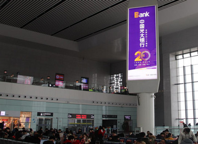 合肥南站出發層三面品牌柱燈箱廣告