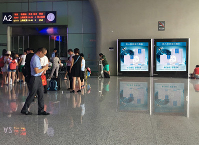 鎮江南站出發層候車大廳落地燈箱廣告 鎮江南站出發層候車大廳落地燈箱廣告