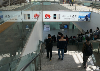 鎮江南站到達層出站通道楣頭燈箱廣告 鎮江南站到達層出站通道楣頭燈箱廣告