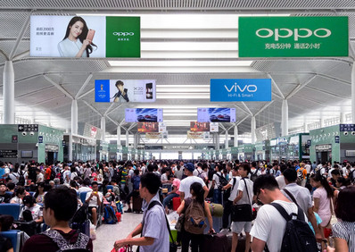 南昌西站出發層候車大廳雙面吊桿燈箱廣告