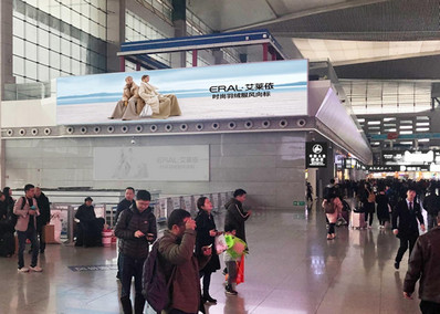 成都東站出發層南北進站口兩側墻面燈箱廣告 成都東站出發層南北進站口兩側墻面燈箱廣告