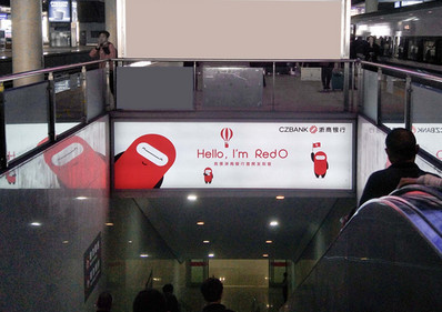 成都東站到達層出站通道扶梯上方楣頭燈箱廣告 成都東站到達層出站通道扶梯上方楣頭燈箱廣告