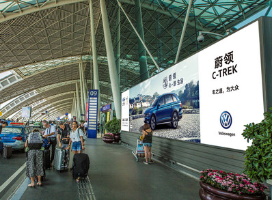 成都機場出發大廳進出口落地燈箱廣告 成都機場出發大廳進出口落地燈箱廣告