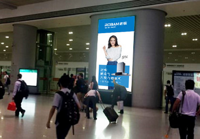 成都東站西出站廣場燈箱廣告 成都東站西出站廣場燈箱廣告