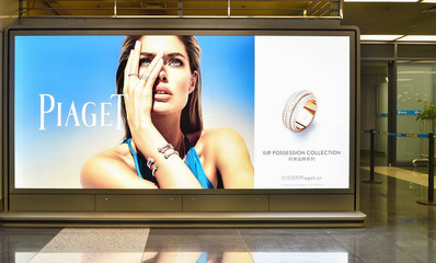 北京首都機場T2國內出發VIP安檢口前燈箱廣告案例圖 北京首都機場T2國內出發VIP安檢口前燈箱廣告案例圖