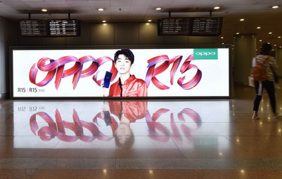 北京首都機場T2國內行李廳扶梯燈箱廣告案例圖 北京首都機場T2國內行李廳扶梯燈箱廣告案例圖