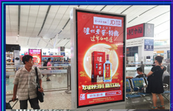 深圳高鐵站LCD刷屏機廣告有哪些優勢?