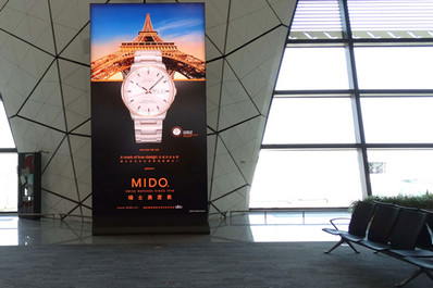 沈陽機場國內出發候機區登機口旁落地燈箱廣告 沈陽機場國內出發候機區登機口旁落地燈箱廣告