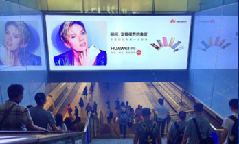 深圳高鐵楣頭燈箱廣告有哪些優勢?