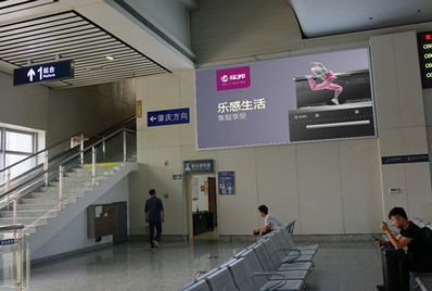 大旺站站廳墻面燈箱廣告 大旺站站廳墻面燈箱廣告