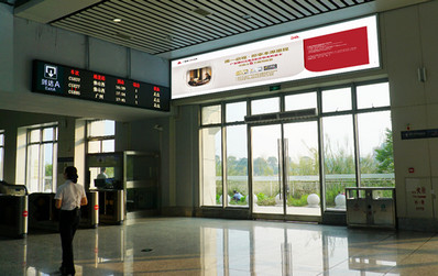 大旺站進站廳墻面燈箱 大旺站進站廳墻面燈箱