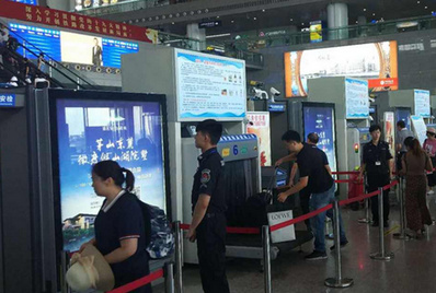 海口站安檢口滾動燈箱廣告